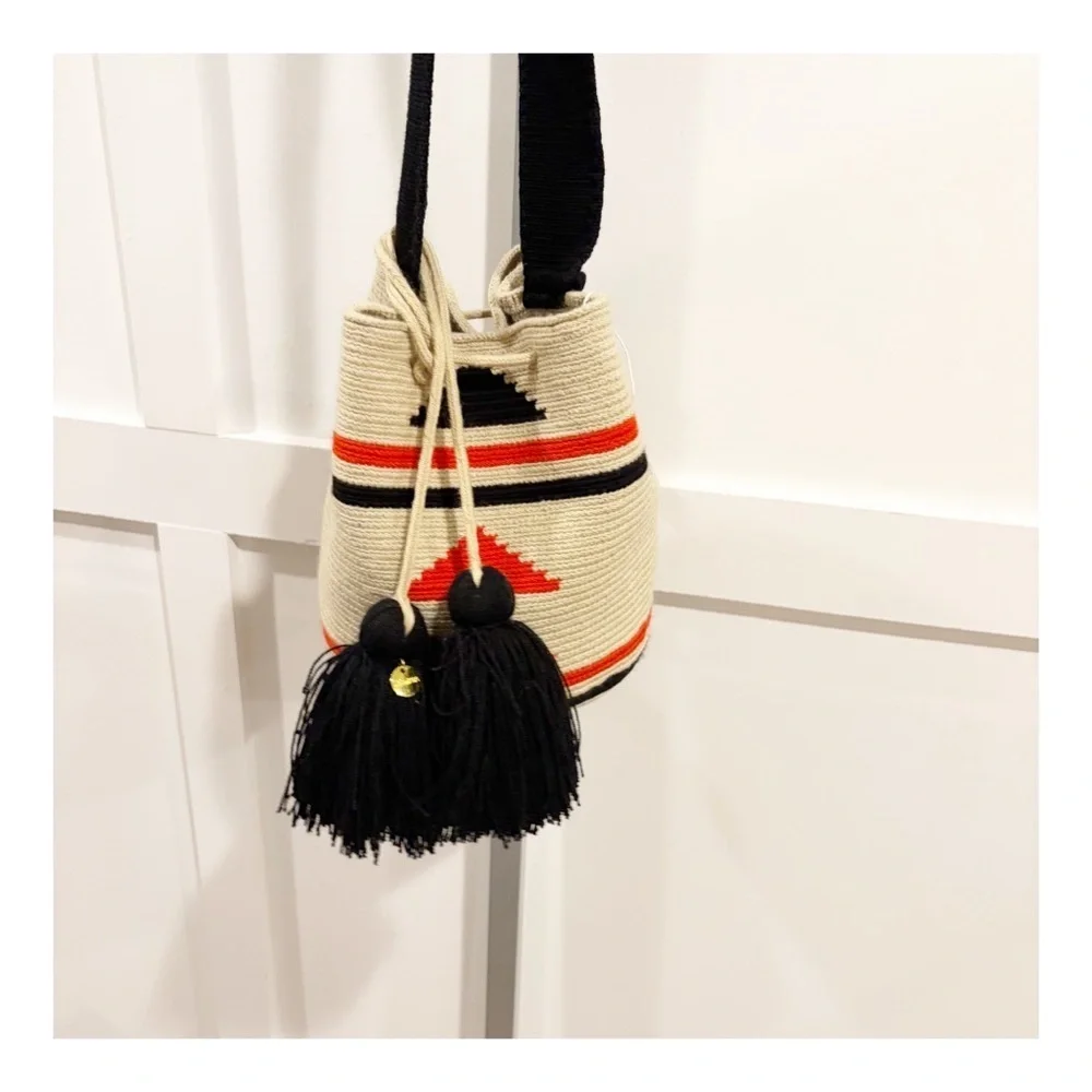 Lombia Wayuu Handmaid in Colombia Crissbody Bag
